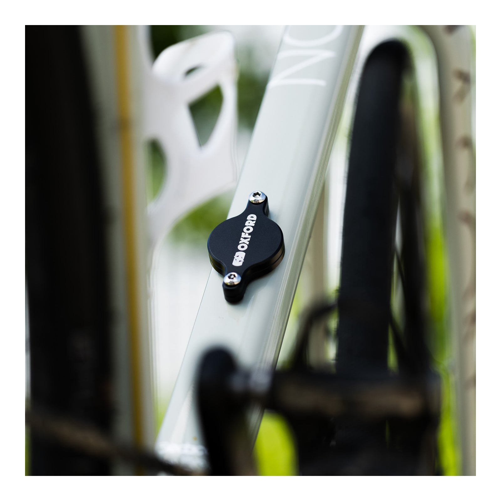 Oxford Bottle Boss Tag Mount