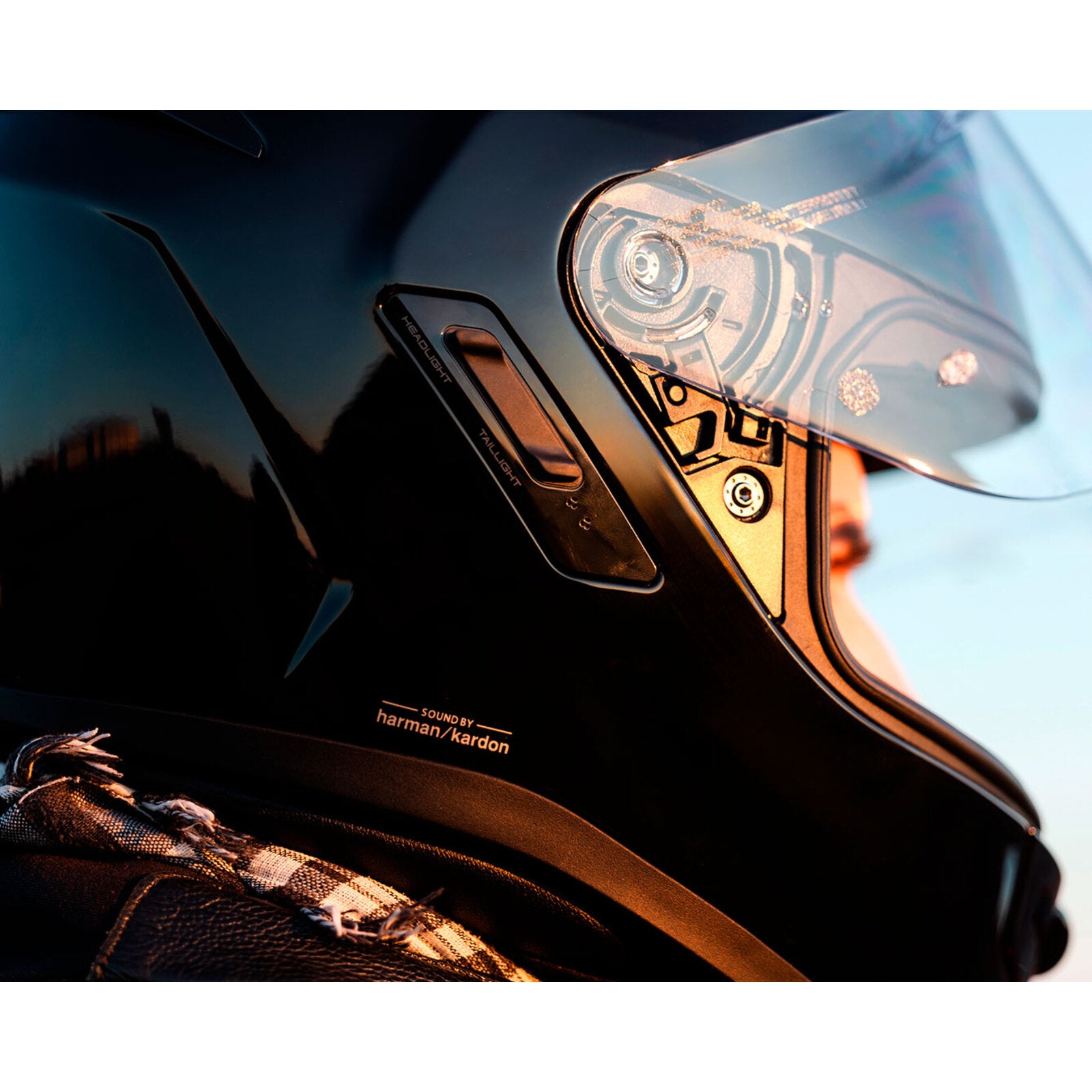 Sena Phantom Smart Helmet with Mesh Comms - Gloss White