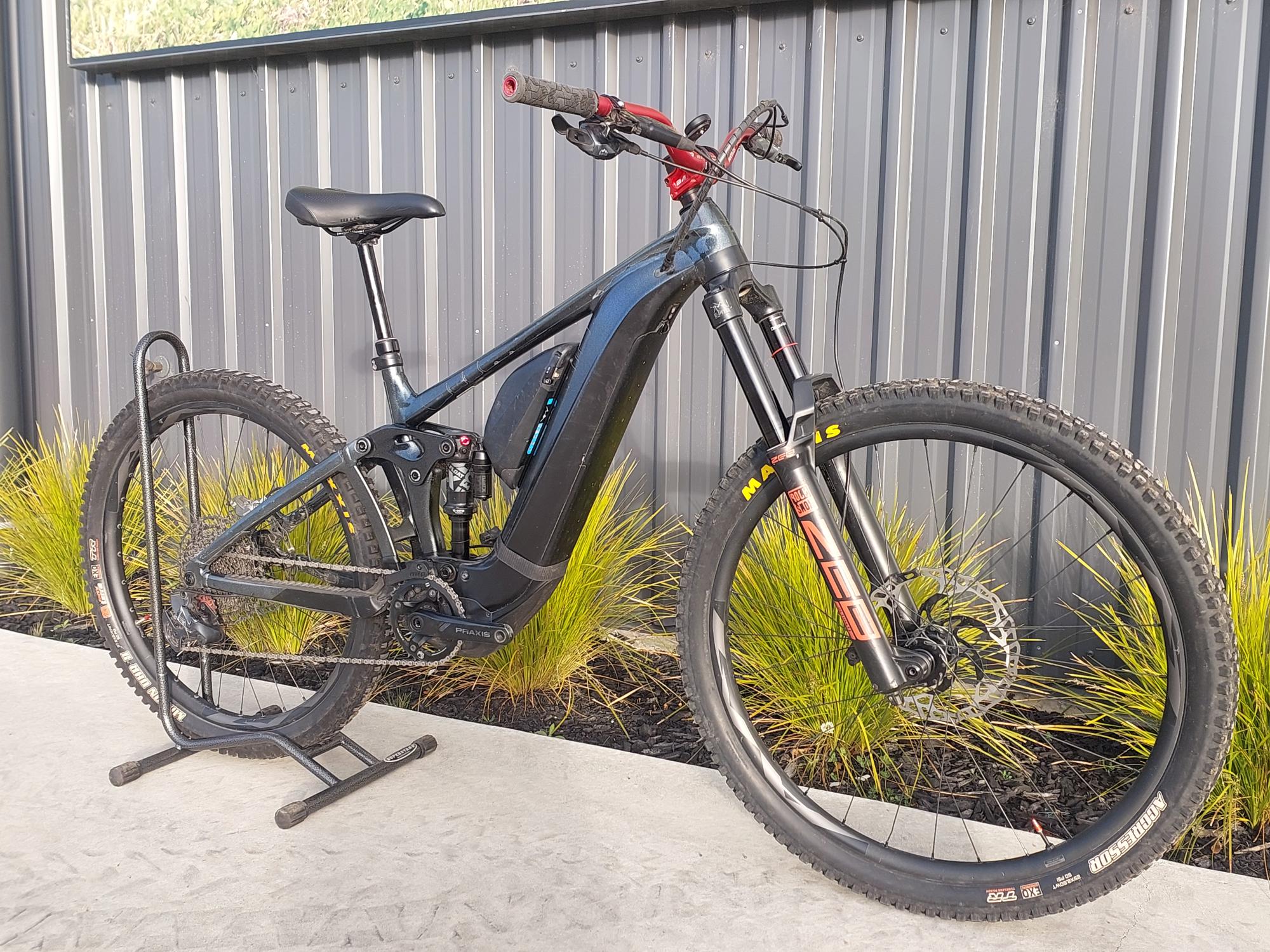 Pre-Loved Emtb...... 2022 Giant Reign E2