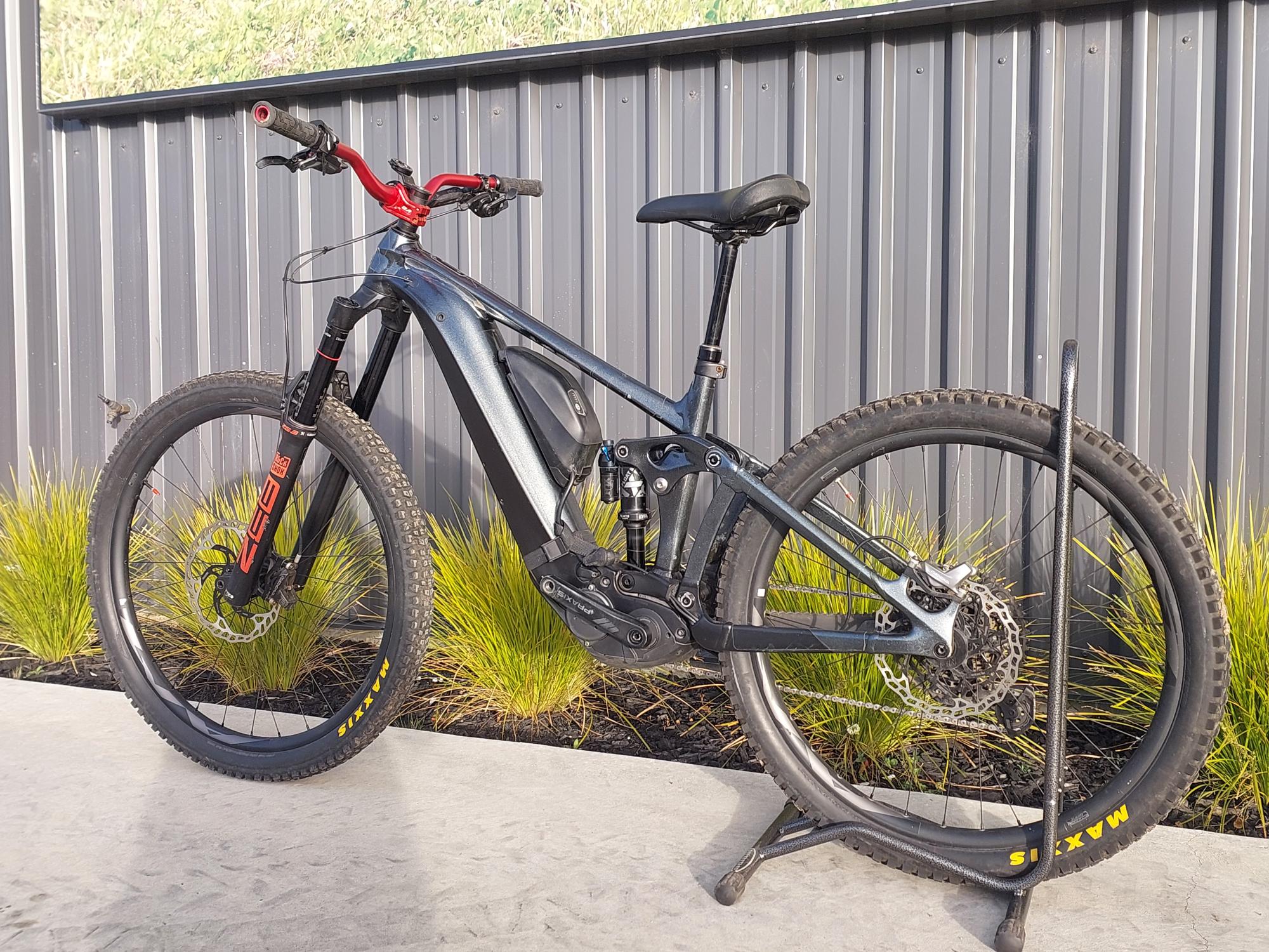 Pre-Loved Emtb...... 2022 Giant Reign E2