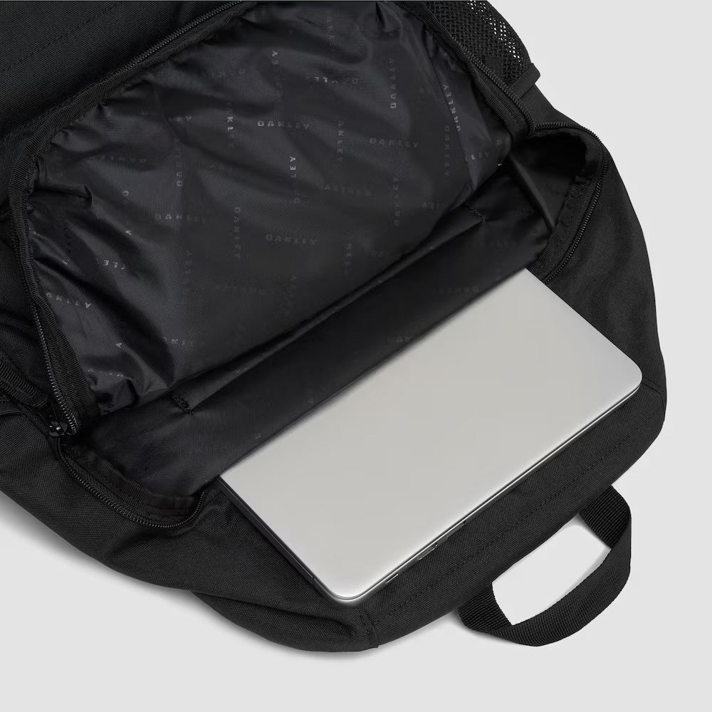 Oakley Enduro 4.0 Backpack - laptop sleeve